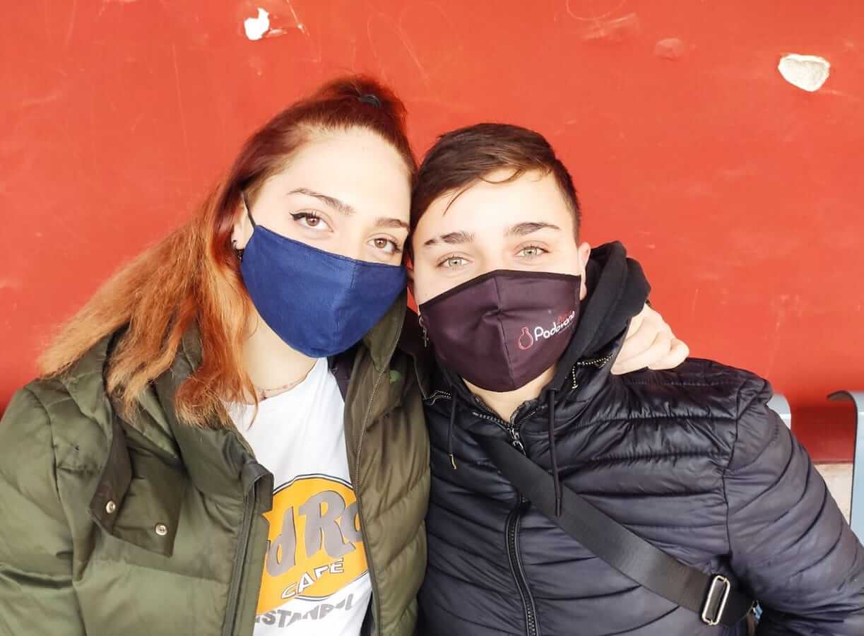 Anna e Isabela innamorate e cacciate di casa a Capodanno