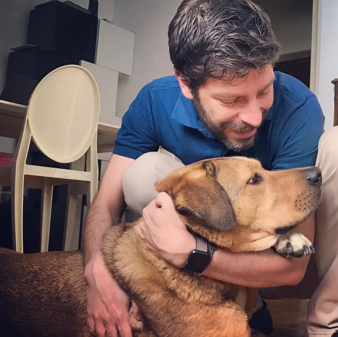 nicholas yatromanolakis col suo cane