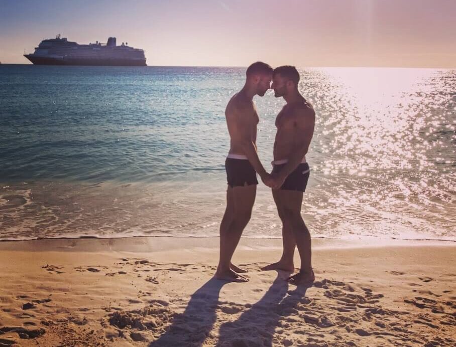 travel blogger lgbt, nomadic boys