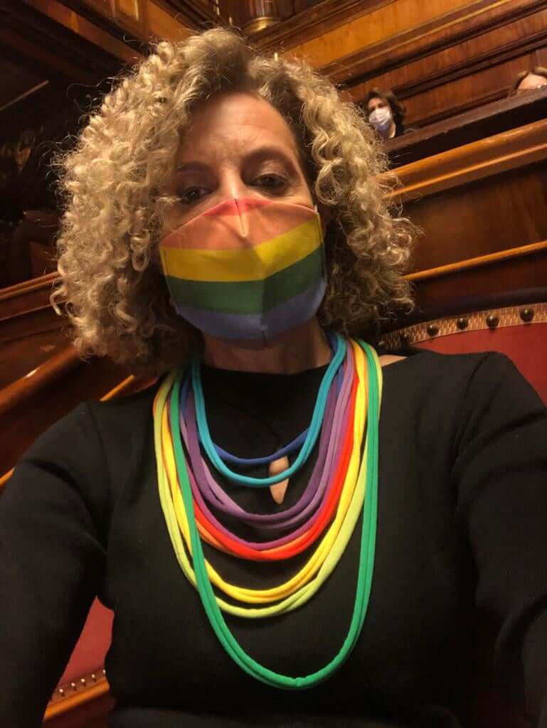 Monica Cirinnà rainbow in Senato per la fiducia a Mario Draghi: "Non dimenticate i diritti" - 151549129 268066271349274 3799123582229561581 o - Gay.it