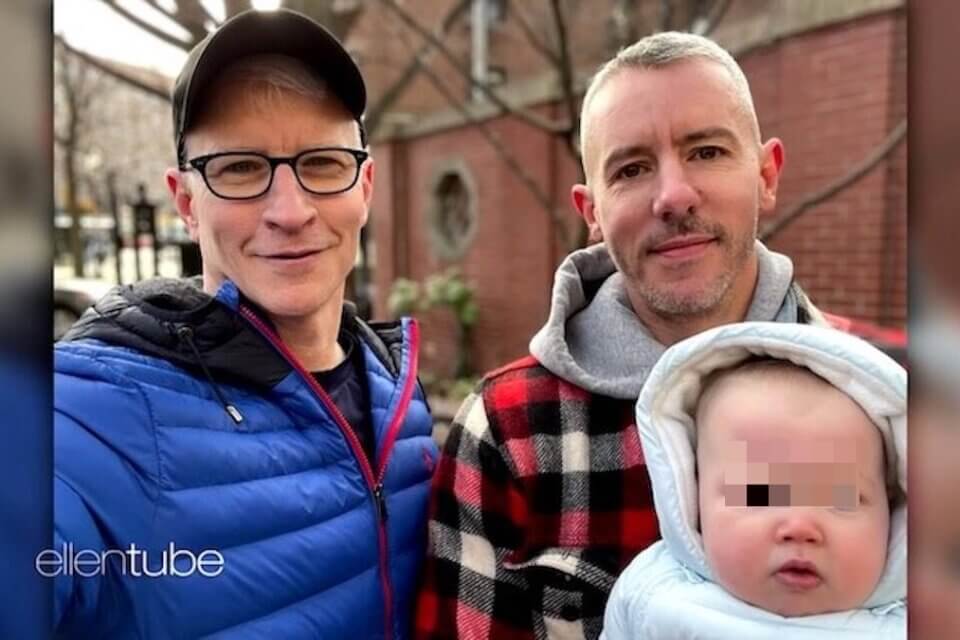 Anderson Cooper parla della co-genitorialità con l’ex: “È strano ma funziona”
