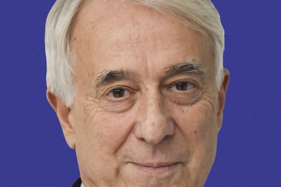 Giuliano Pisapia all'Europa: "Basta discriminazioni nei confronti dei figli delle famiglie arcobaleno" - Giuliano Pisapia - Gay.it