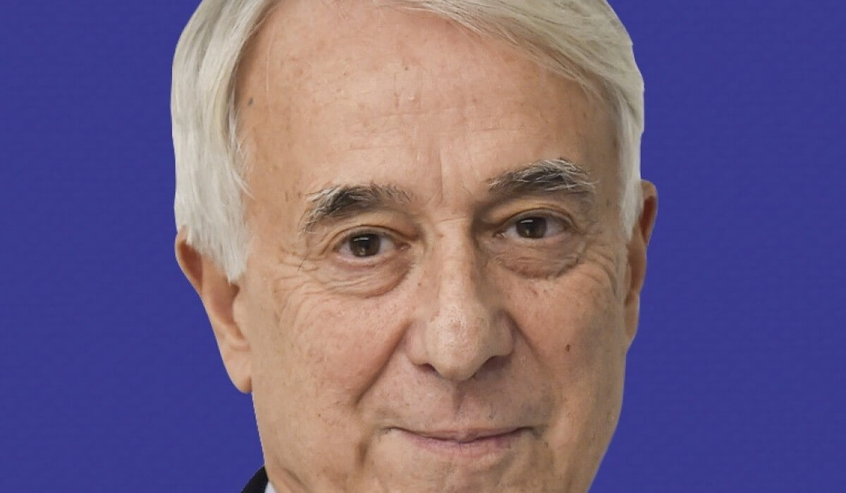 Giuliano Pisapia all’Europa: “Basta discriminazioni nei confronti dei figli delle famiglie arcobaleno”