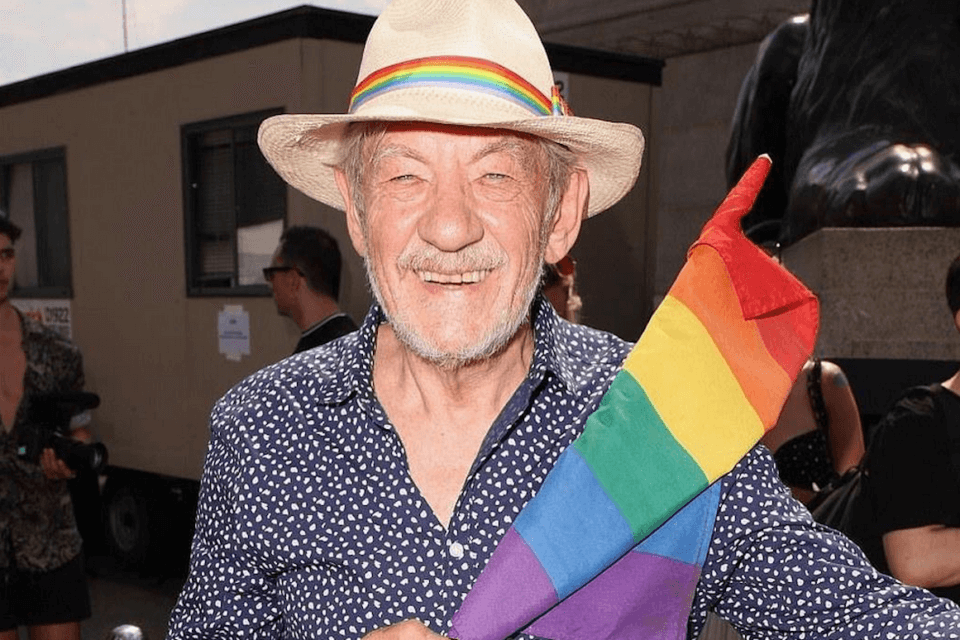 Ian McKellen alla comunità gay: "Dobbiamo sostenere le persone trans!" - Ian McKellen - Gay.it
