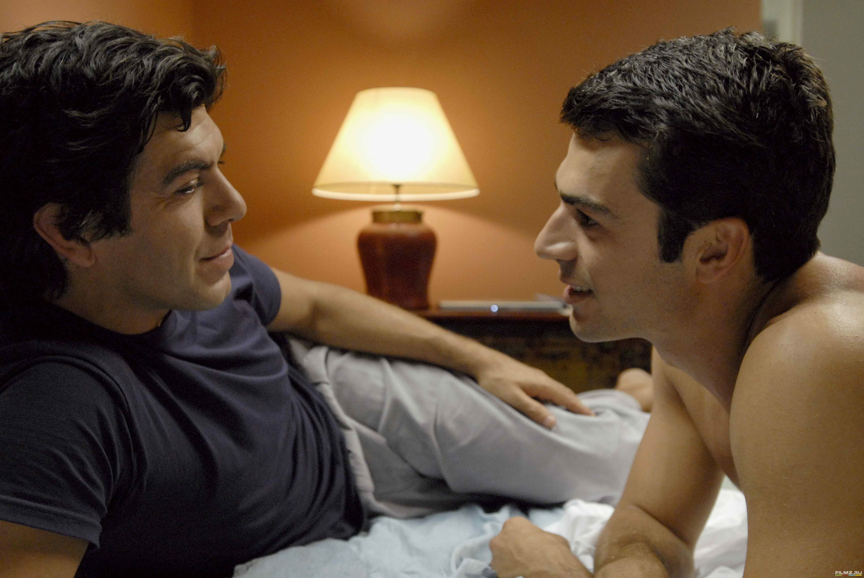 I film LGBTQIA+ della settimana 8/14 aprile tra tv generalista e streaming - Luca Argentero e Pierfrancesco Favino Saturno Contro - Gay.it