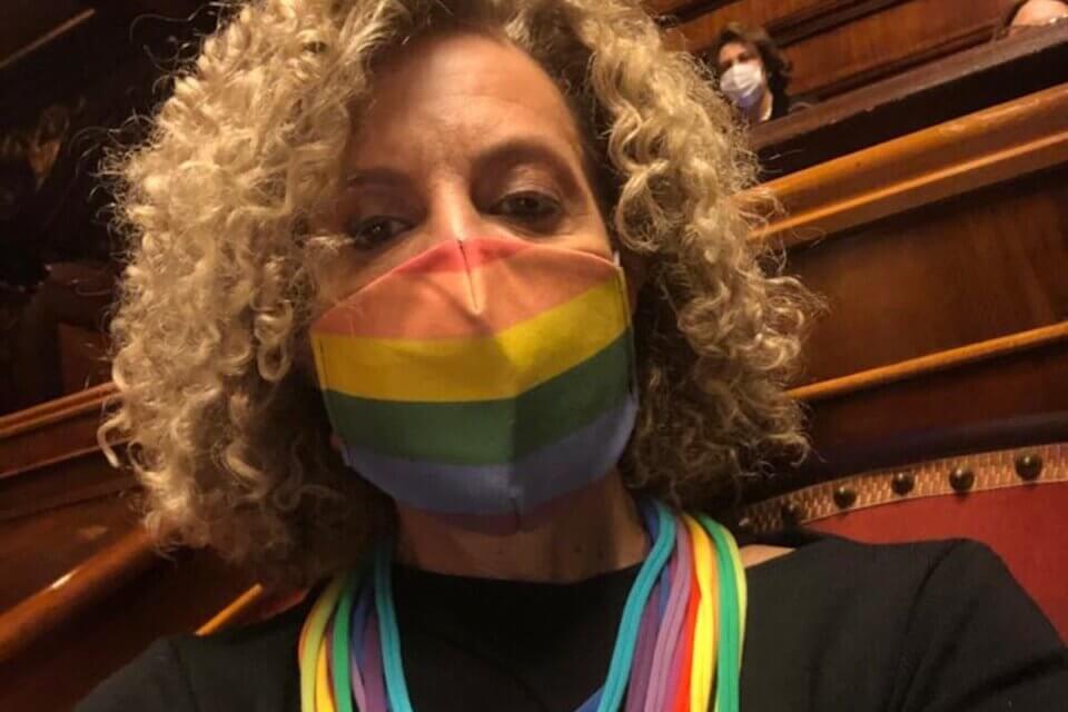 DDL Zan, Cirinnà attacca: "Pantomima in commissione, temo che i renziani vogliano sfilarsi per calcolo politico" - Monica Cirinna rainbow Draghi - Gay.it