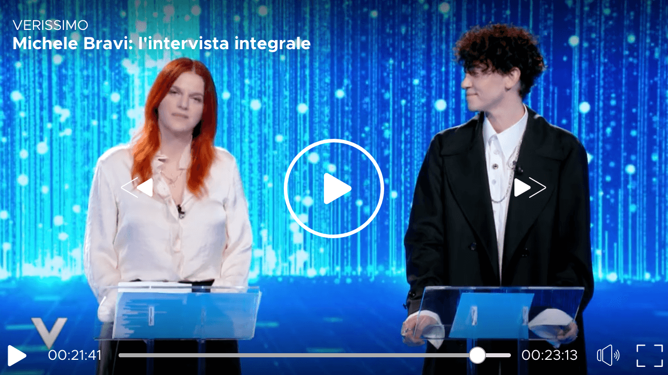 Michele Bravi, bellissima lettera contro l'omotransfobia a Verissimo: "è una bestemmia contro la parola amare" - Verissimo Video - Gay.it
