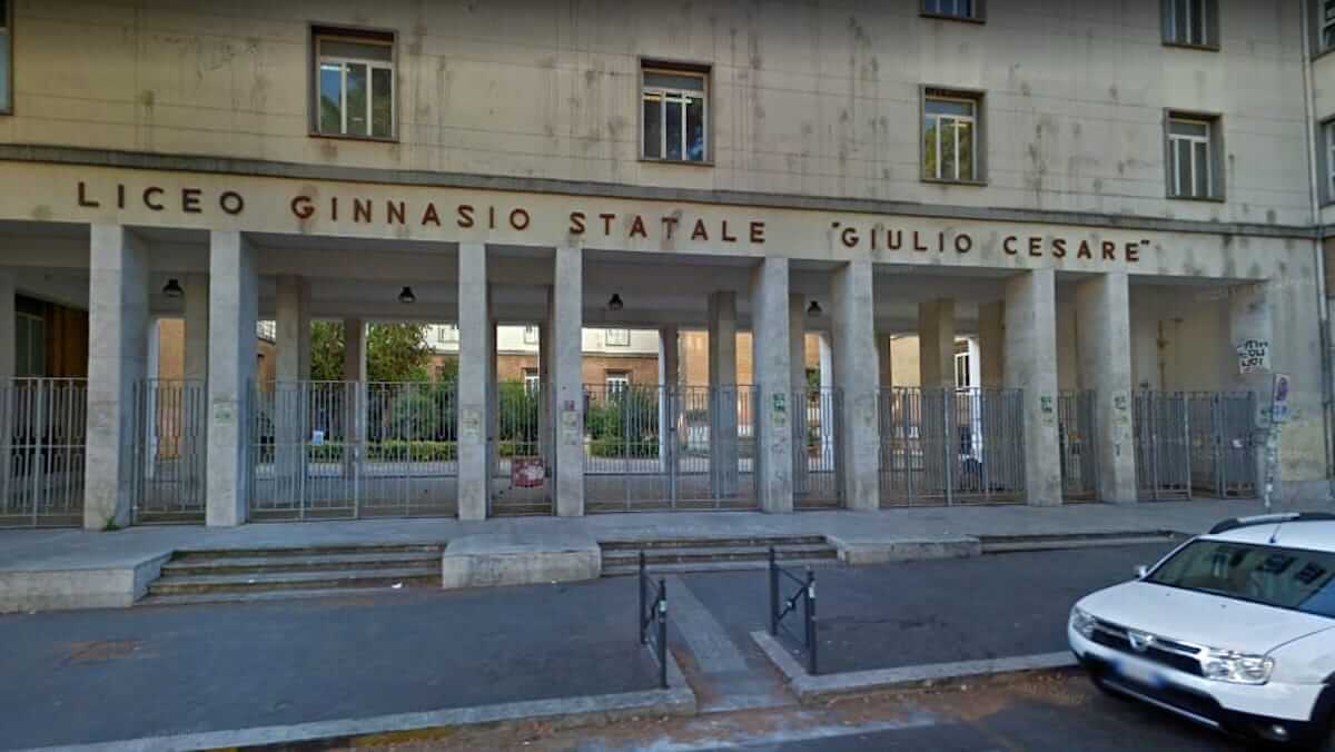 Roma, la preside censura gli studenti: ‘No a corsi su aborto e identità di genere’