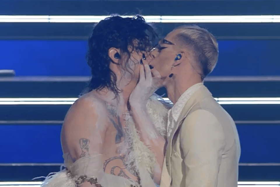 Tv generalista, i 10 episodi LGBTQ+ del 2021 - Achille Lauro 6 - Gay.it