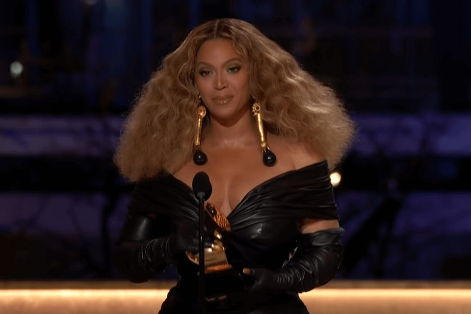 Grammy 2021, i vincitori e le performance: Beyoncé da record, premi per Lady Gaga e Taylor Swift - Beyonce Grammy 2021 - Gay.it
