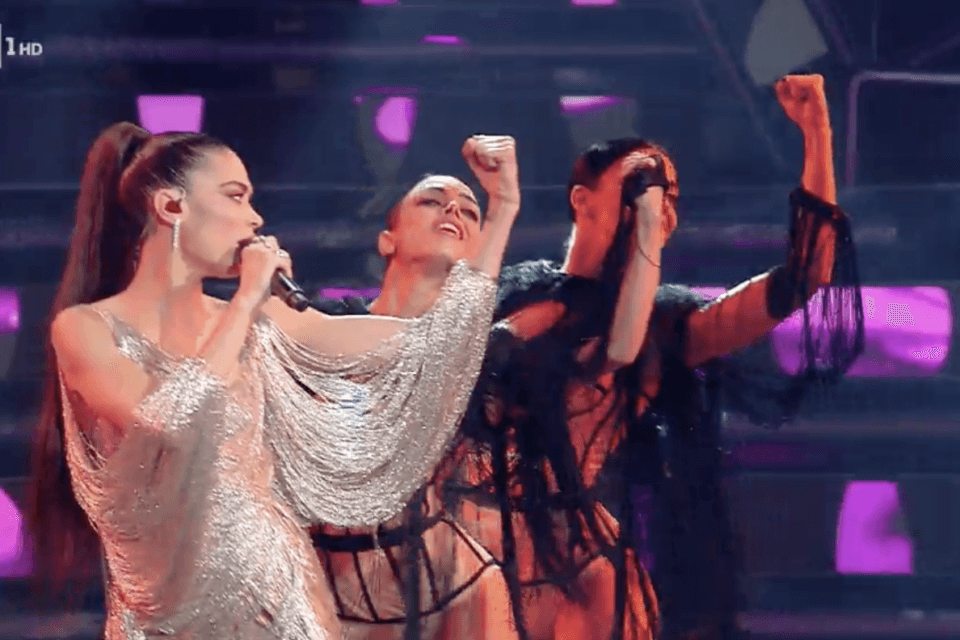 Sanremo 2021, è Elodie show con il mashup fra Raffaella Carrà, Madonna e Beyoncé (VIDEO) - Elodie Sanremo - Gay.it