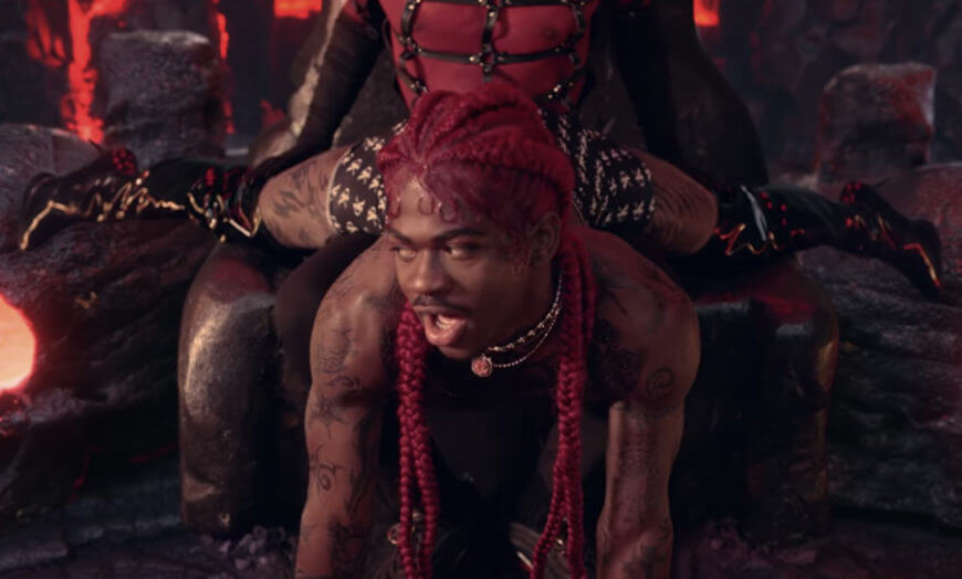 Jonny Good, il bassista di Gaga vs. Lil Nas X: "promuove le preferenze sessuali, vado a lavarmi il cervello" - VIDEO - Lil Nas X - Gay.it
