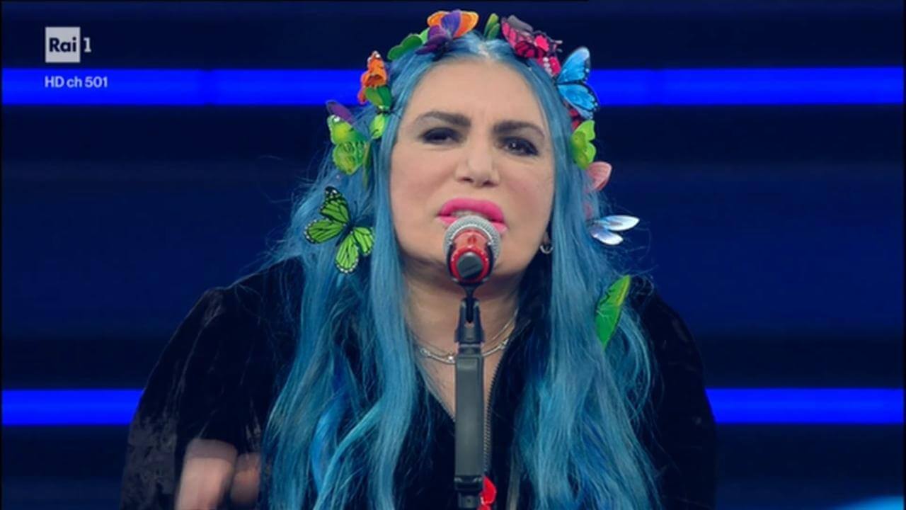 Loredana Bertè, tour rinviato: “Non è in pericolo di vita ma deve urgentemente operarsi”