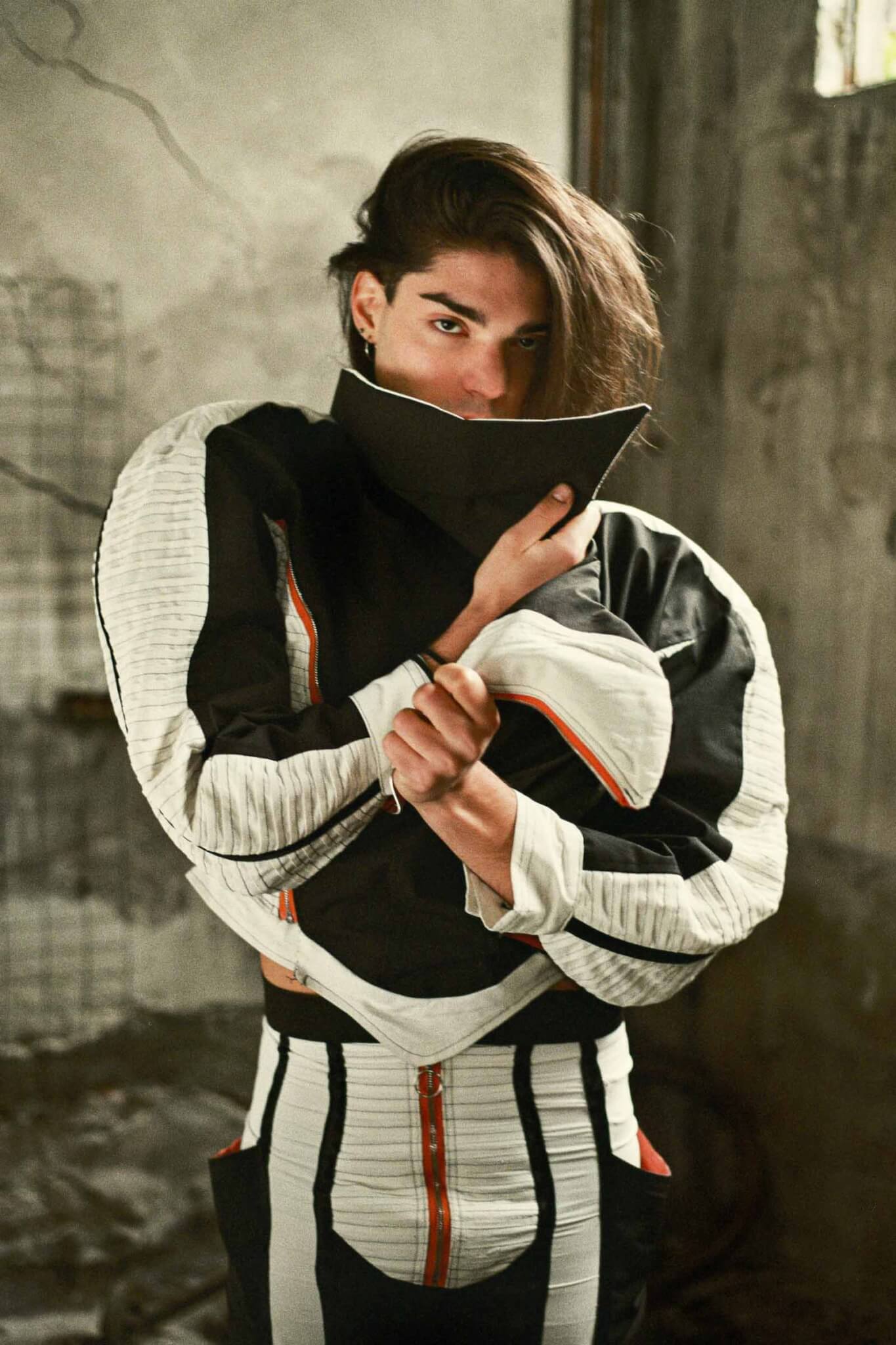 Lorenzo Seghezzi: il designer LGTBQ+ che combatte i clichè della moda italiana - Lorenzo by Pietro Agostini - Gay.it