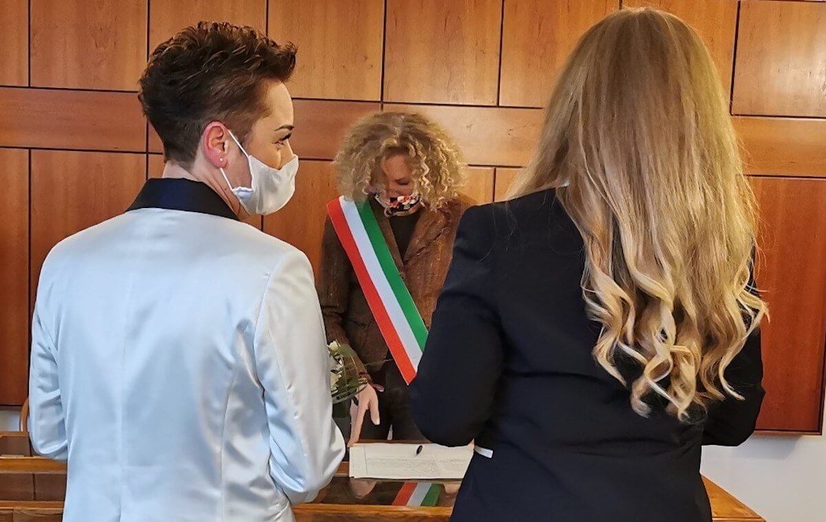 L’8 marzo di Monica Cirinnà: ha unito civilmente due donne – le foto