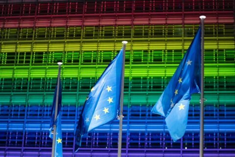 L'omotransfobia ha un prezzo, Corte UE boccia Ungheria e Polonia: "Fondi UE legati allo Stato di diritto" - Ursula von der Leyen EUROPA LGBT - Gay.it