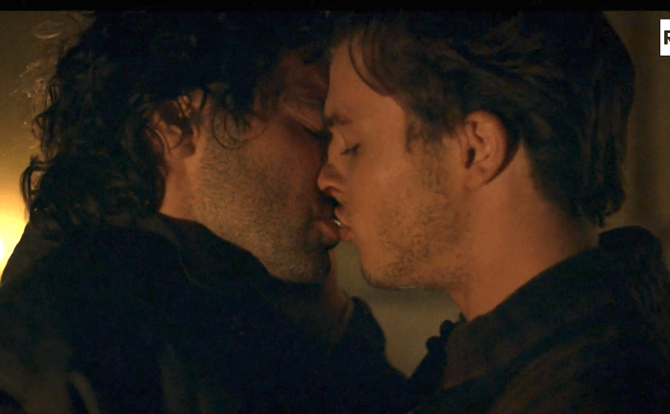 Leonardo, social impazziti per la rappresentazione gay di Da Vinci: "Amore senza censure, brava Rai" - leonardo bacio gay rai 4 - Gay.it