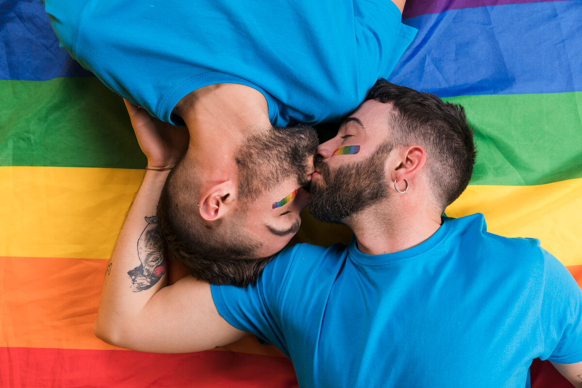 La visione data dalla mascolinità tossica sul sesso gay tra uomini etero
