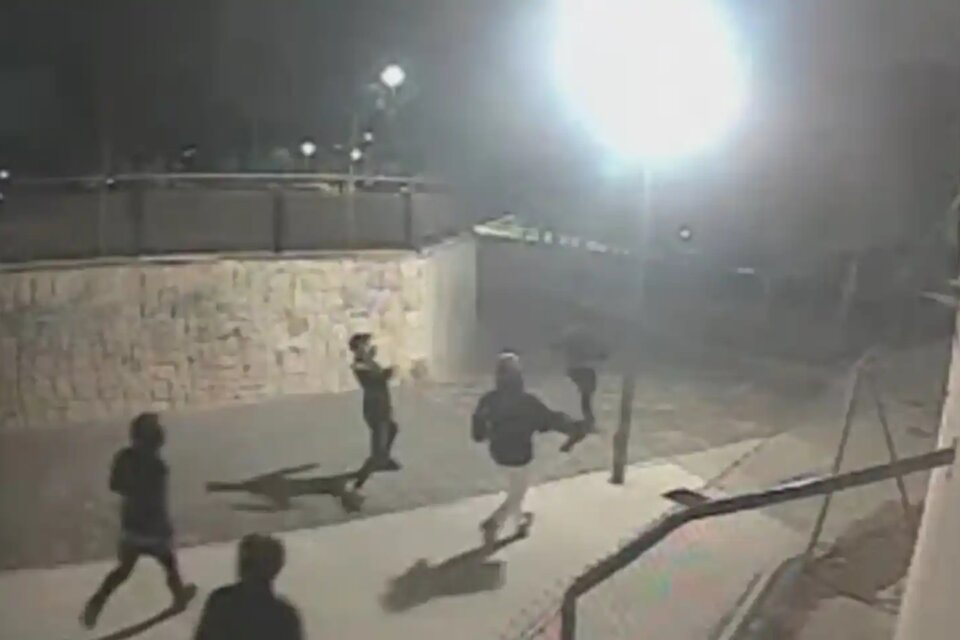 13 ragazzi aggrediscono brutalmente 43enne al grido “Froc*o, ti uccideremo" - 13 ragazzi aggrediscono 43enne al grido - Gay.it