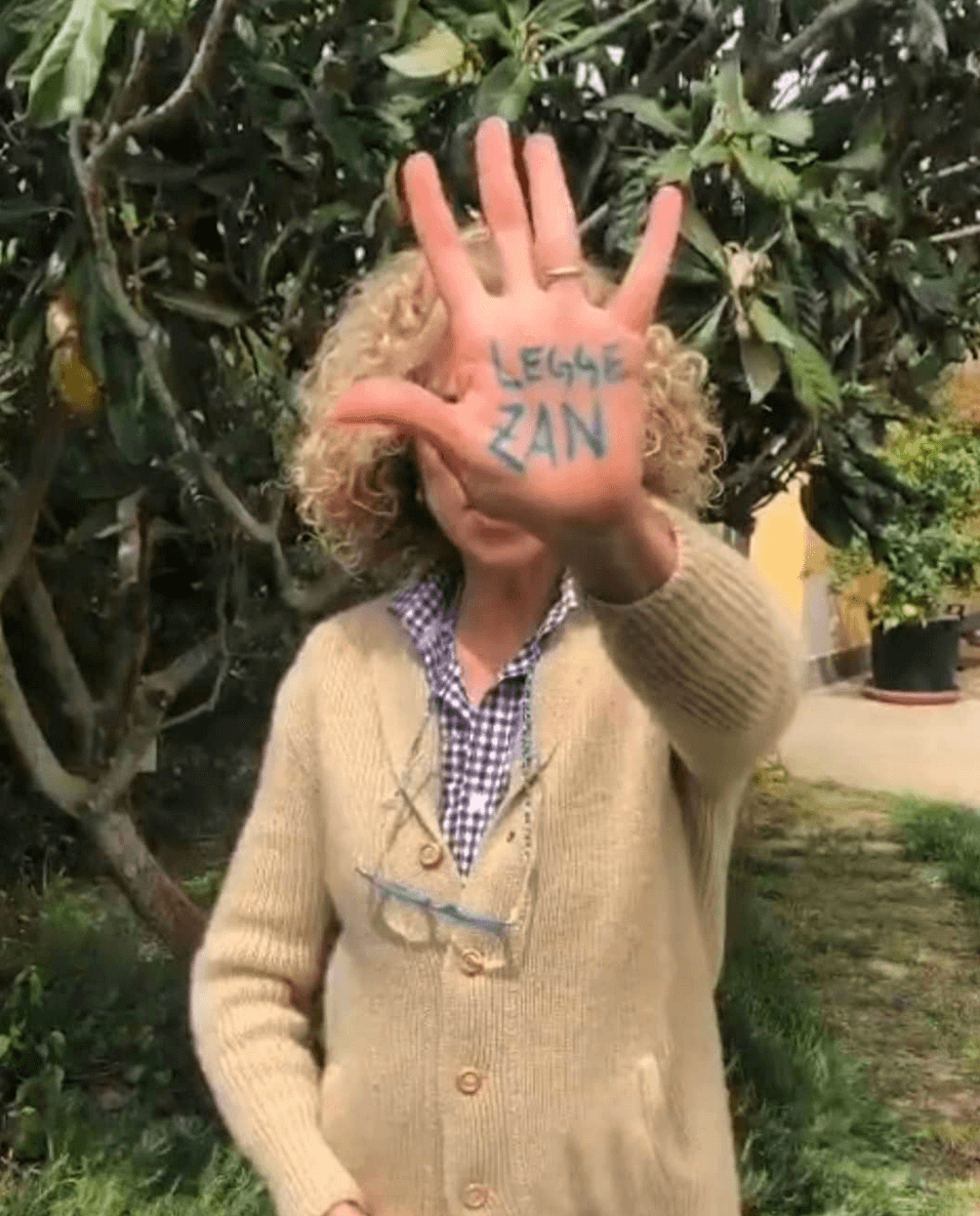 #DiamociUnaMano: da Sandra Milo ad Alba Parietti, è pioggia di sì al DDL Zan - Cirinnà DDL Zan - Gay.it