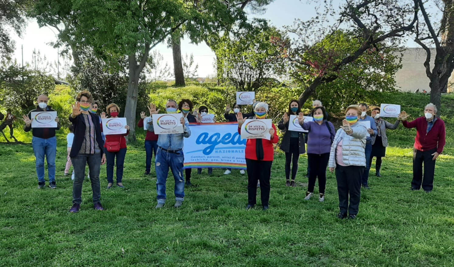 DDL Zan, flashmob dei genitori di AGEDO a sostegno della legge contro l'omotransfobia - DDL Zan flashmob dei genitori di Agedo - Gay.it