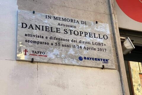 Roma, inaugurata una targa commemorativa in memoria dell'attivista LGBT Daniele Stoppello - Daniele Stoppello - Gay.it