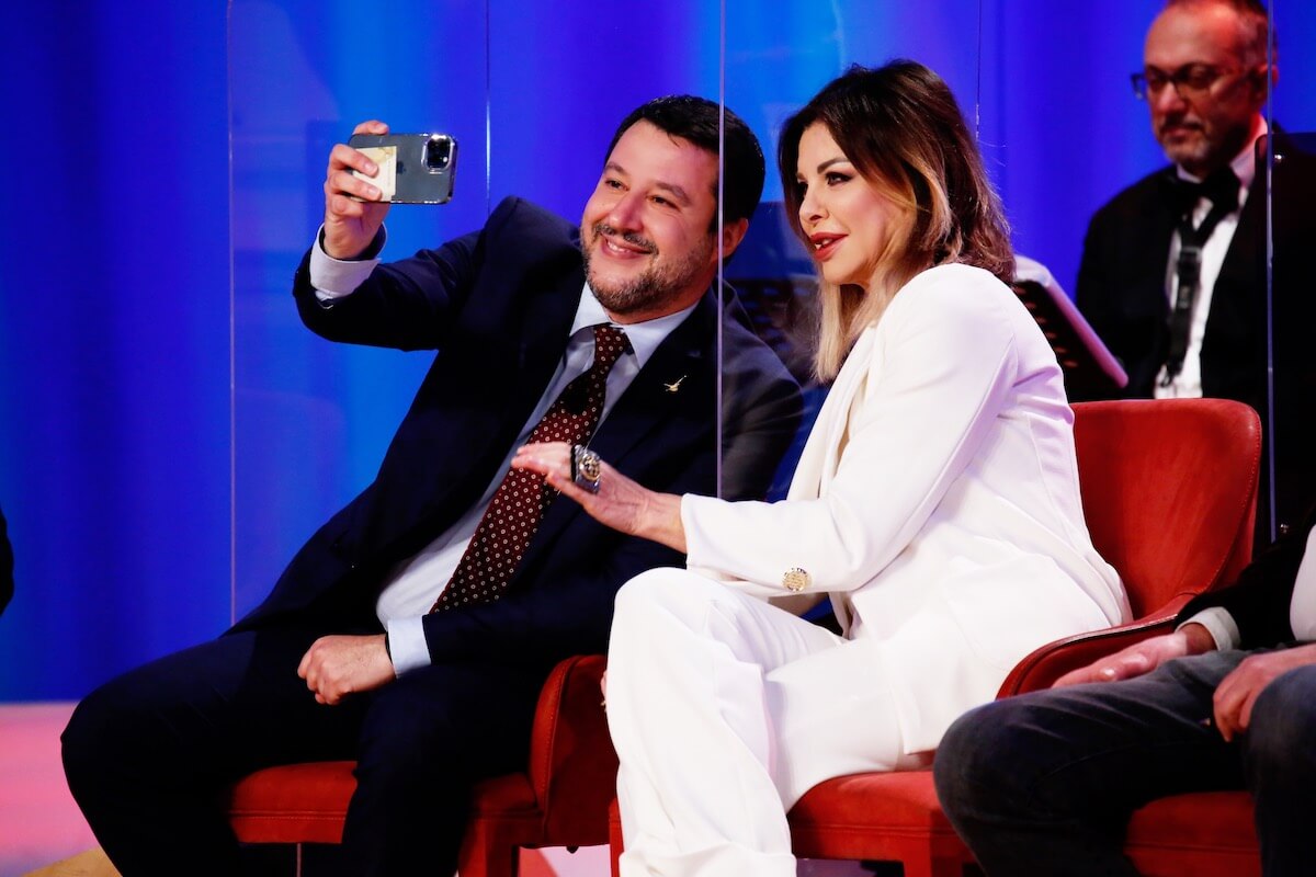 Salvini Costanzo Show, attacco alle famiglie arcobaleno e al DDL Zan nell'uno contro nessuno - VIDEO - MCS SALVINI E PARIETTI - Gay.it