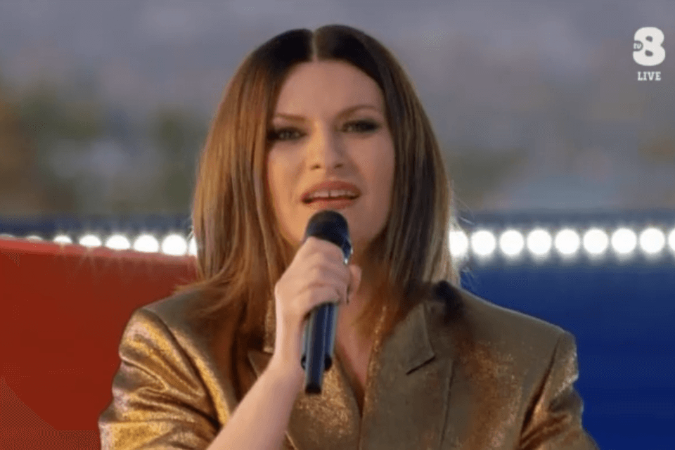 Oscar 2021, Laura Pausini incanta con “Io Sì (Seen)” insieme a Diane Warren – il VIDEO