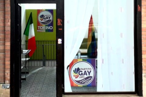 Torino, condominio protesta contro simbolo del Partito Gay in una sede associativa? - Torino condominio protesta contro simbolo del Partito Gay - Gay.it