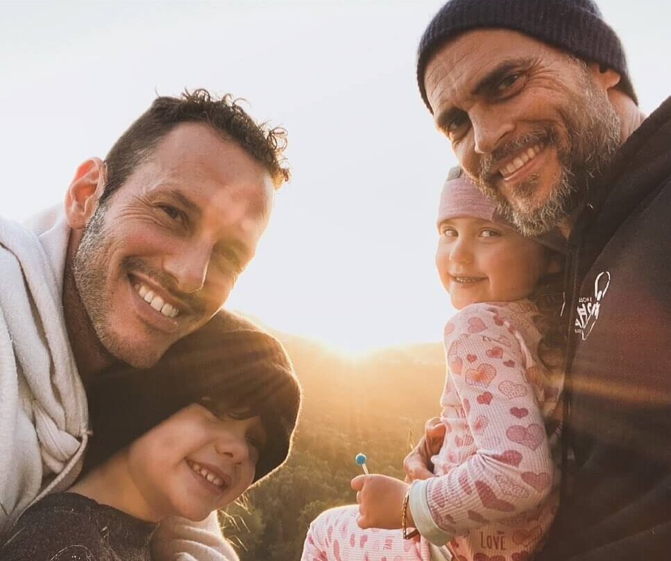 genitori gay, papà gay famosi, cheyenne jackson