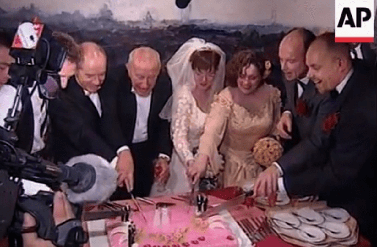 20 anni fa in Olanda i primi matrimoni gay al mondo: 20 anni dopo, in Italia nemmeno se ne parla