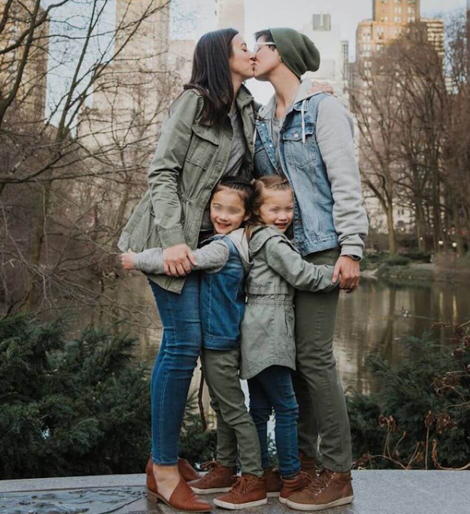 Festa della Mamma: 5 storie per celebrarla - FOTO - Angel Leah mamme lesbiche - Gay.it
