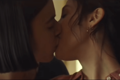 Bacio tra due donne nello spot Dietorelle, Vittorio Sgarbi: "Primi effetti del DDL Zan, immorale e pornografico" - VIDEO - Bacio tra due donne nello spot Dietorelle Vittorio Sgarbi 3 - Gay.it