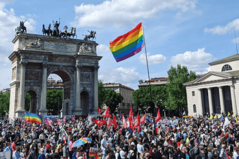 DDL Zan, in 8000 in piazza a Milano per chiederne la rapida approvazione: "Il tempo è scaduto!" - VIDEO - DDL Zan in 8000 a Milano per chiedere una rapida approvazione VIDEO - Gay.it