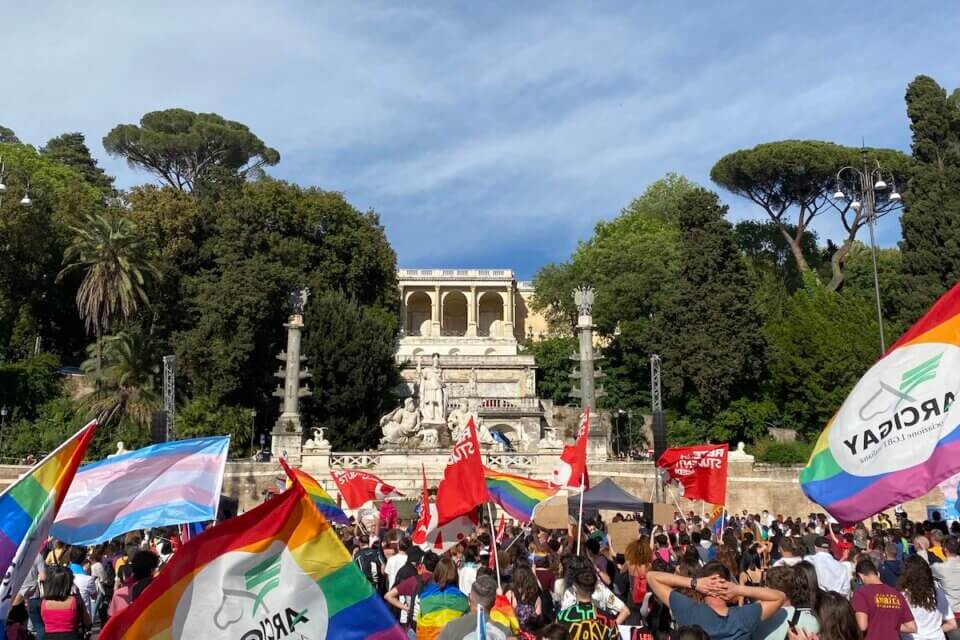 DDL Zan, migliaia di persone in piazza: da Roma un unico grido, “APPROVATE LA LEGGE!” – video e foto