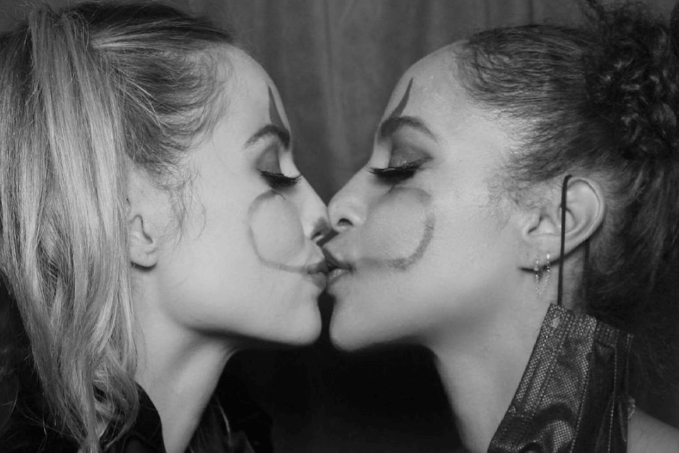 Dianna Agron di Glee bacia Megalyn Echikunwoke: “Io la amo” – e la foto diventa virale