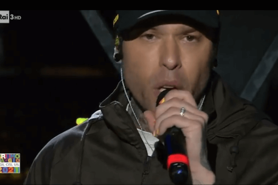 Chi ha una voce deve usarla. Dopo decenni di ipocrita nulla, grazie Fedez