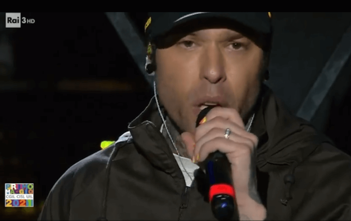 Chi ha una voce deve usarla. Dopo decenni di ipocrita nulla, grazie Fedez