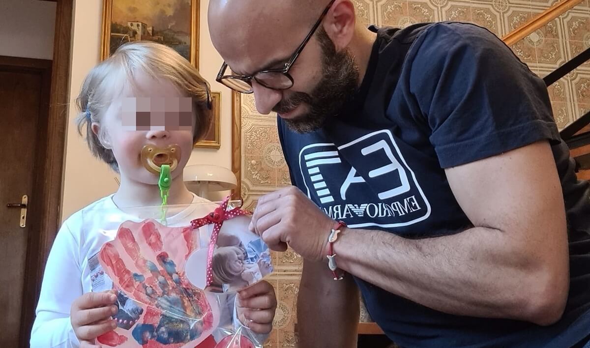 Luca Trapanese e la festa della mamma con la dolce Alba: “Mi ha scritto “perché per me sei tutto””