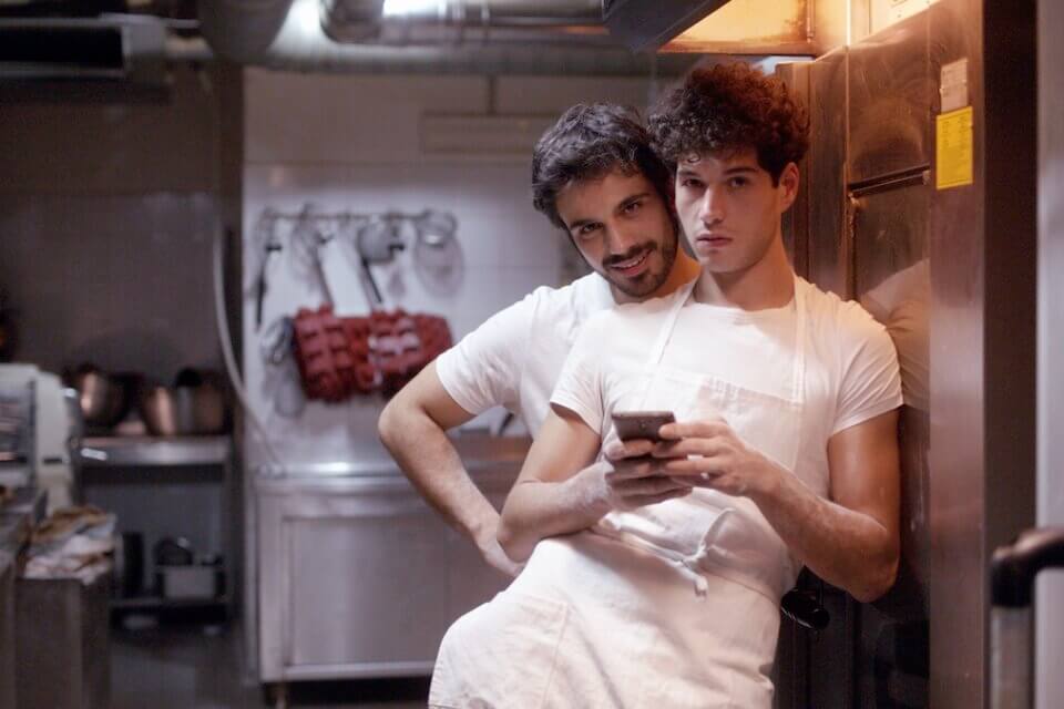 Maschile Singolare, la recensione: il film sulla comunità gay di oggi raccontata con credibilità e naturalezza - Maschile Singolare 2 - Gay.it
