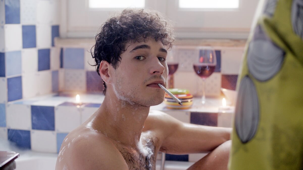 Maschile Singolare, il primo trailer della storia d’amore a tinte queer e tutta italiana in arrivo su Amazon Prime - Maschile Singolare 4 - Gay.it