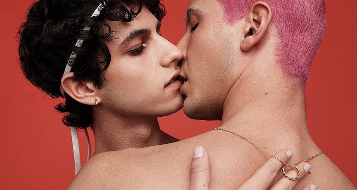 Russia vs. Dolce e Gabbana: oscurato il video con bacio tra 2 uomini