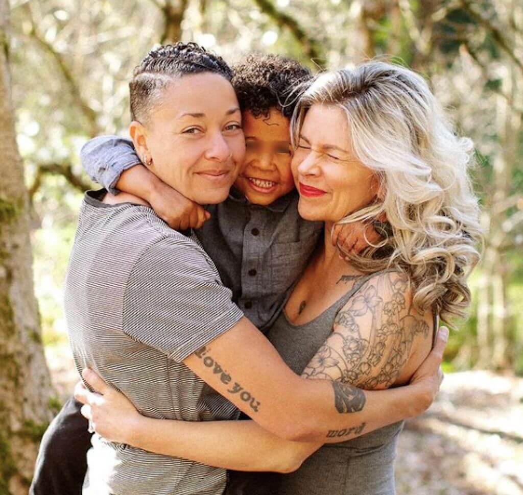 Festa della Mamma: 5 storie per celebrarla - FOTO - Saci Jessica mamme lesbiche - Gay.it