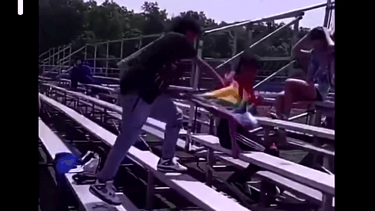 14enne brutalmente aggredito a scuola perché aveva una bandiera arcobaleno – il video
