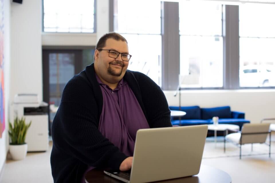 HIV: la correlazione tra sieropositività e aumento di peso - allgo an app for plus size people NNR FH3HGsE unsplash - Gay.it