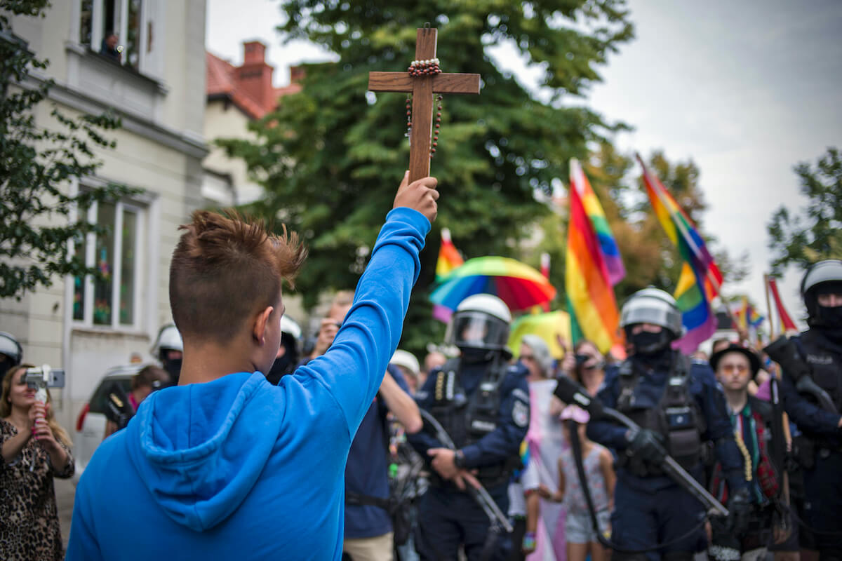 Polonia: anche l’elettroshock per ‘curare’ l’omosessualità