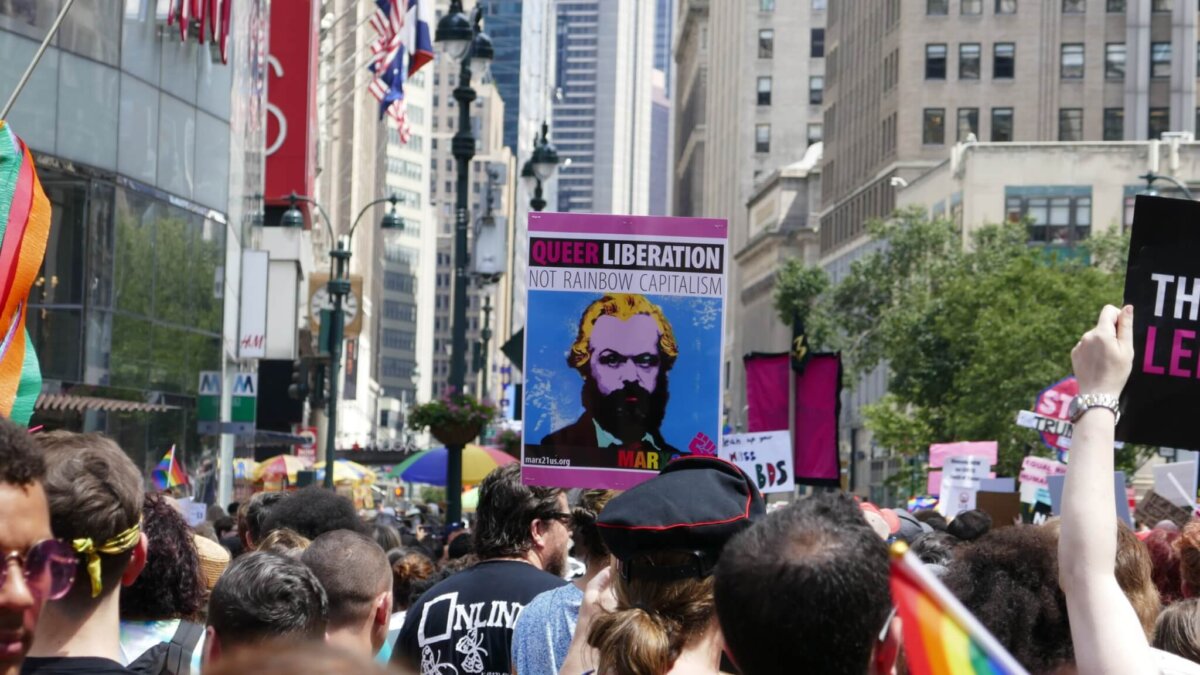 Il mese dei due Pride: perché la comunità LGBTQ+ di New York è divisa - queer liberation march nyc scaled e1622318220715 - Gay.it
