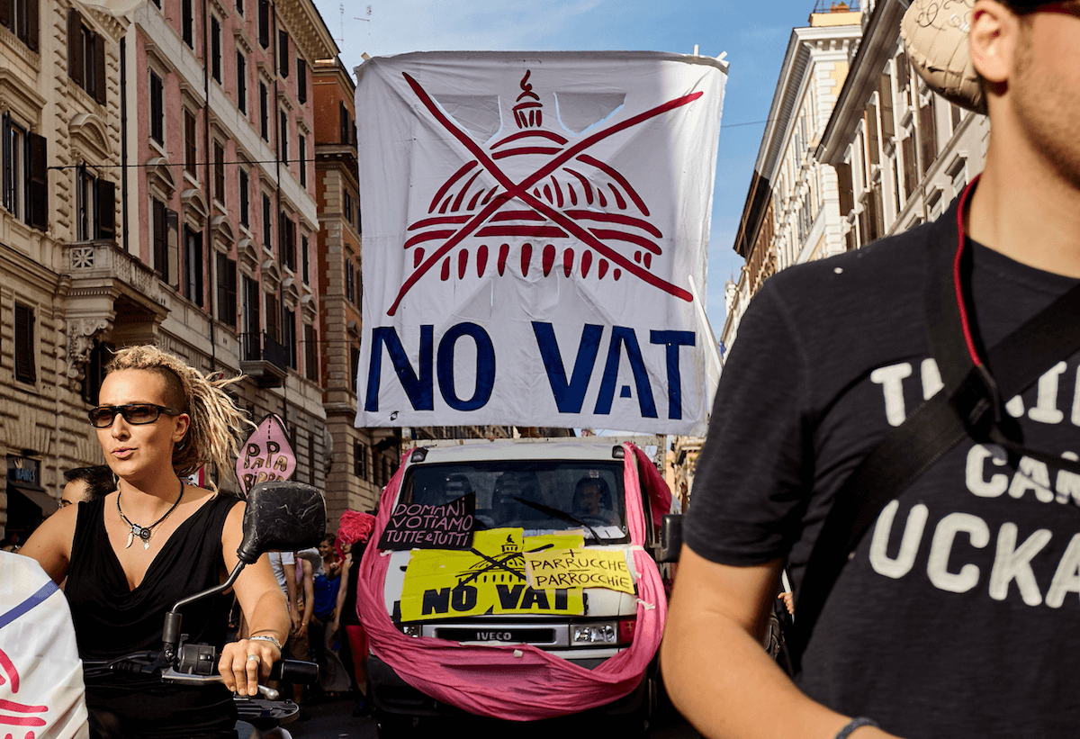 I 10 "omotransfobici" italiani del 2021 - Arcigay e Gay Center contro il Vaticano - Gay.it