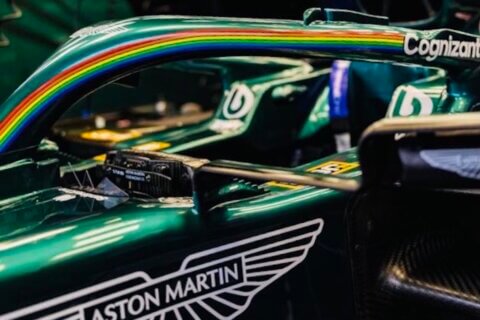 Aston Martin in F1 con i colori dell'arcobaleno per celebrare il Pride Month durante il Gran Premio di Francia - Aston Martin in F1 - Gay.it