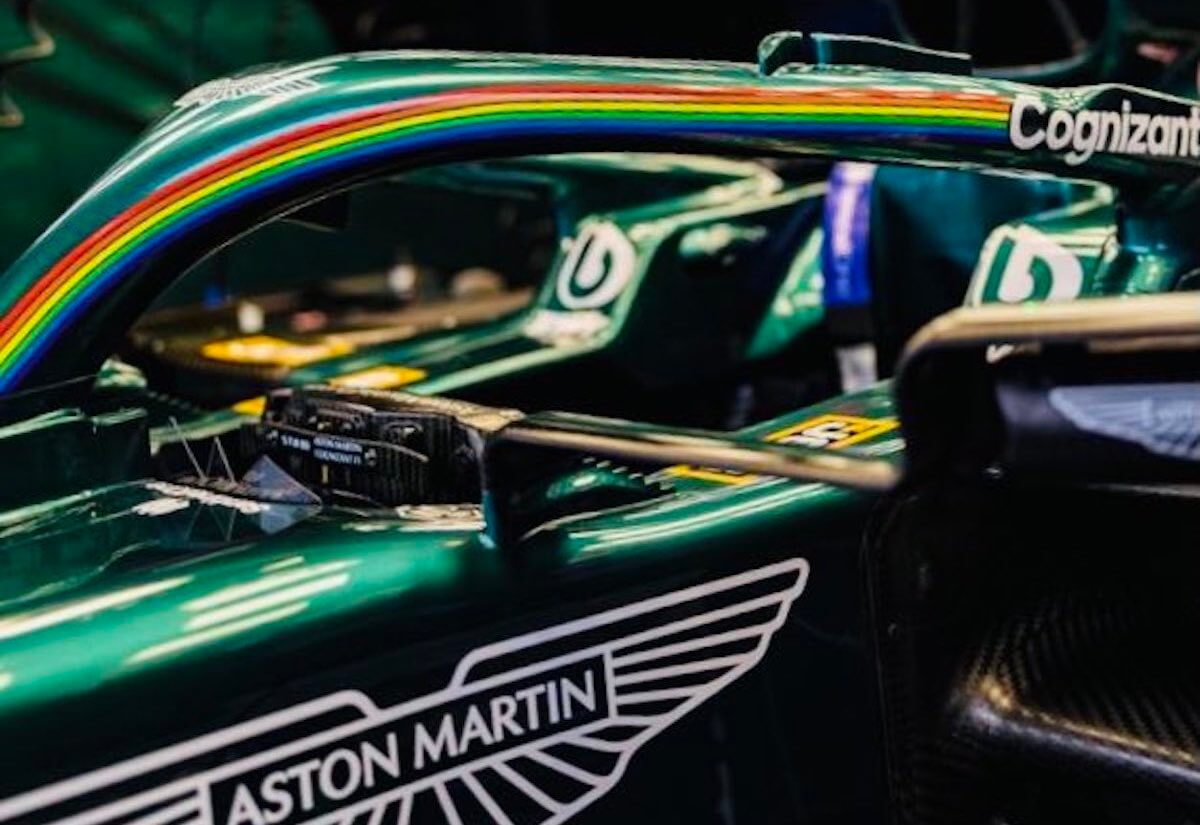 Aston Martin in F1 con i colori dell’arcobaleno per celebrare il Pride Month durante il Gran Premio di Francia